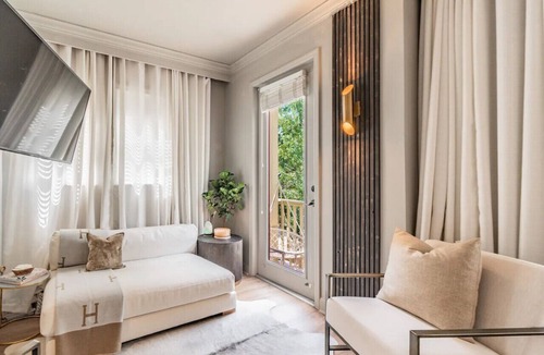 Courier City - Oscawana House | Hyde Park/SoHo/Downtown 2/2 Townhome