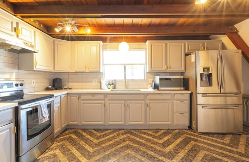 Lake Montezuma Cabin | Iconic A-Frame with Hot Tub/Stargazing/King Bed/Pet Friendly near Sedona!