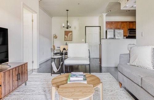 Koreatown Apartment | Ideal Koreatown 2BR w/ Gym, Pool & Lounge near 6th St Bars, by Blueground