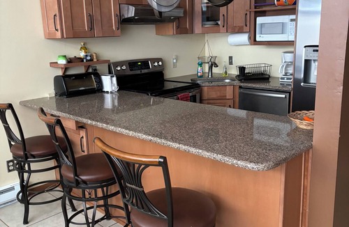 Taos Ski Valley Condo | In the Heart of Taos Ski Valley, hot-tub, sauna, parking. Walk to chairlift