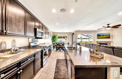 Indio House | IndioStay 5min to STAGECOACH Fest -Private Pool, Water Slide, Waterfall, Jacuzzi, Fire Pit
