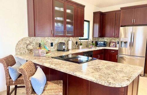 Kihei Cottage | Indulge, just steps to pristine beaches, restaurants & shopping.