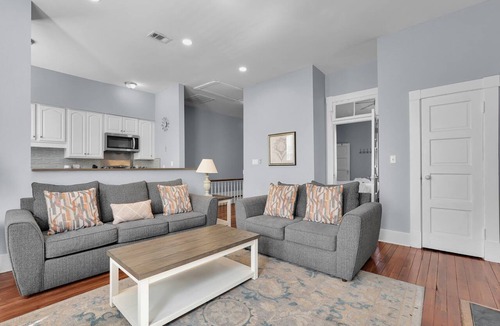Dixon Park Apartment | Inviting and Bright Charming Home W/Parking Near Forsyth by Lucky Savannah