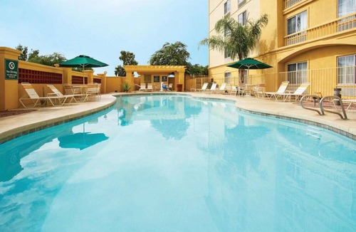 Superstition Springs Hotel | Inviting Room Perfect for Couple Stay with Free Breakfast & Outdoor Pool Access