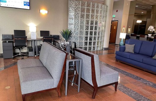 Inglewood Hotel | Jetsetter's Delight | Spacious Stay w/Pool Near Top LA Destinations