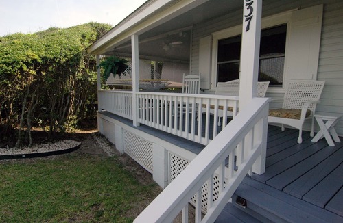 Kure Beach House | JULY 4TH SPECIAL-Huge Seaside Porch Near Pier, HAMMOCK,OCEANFRONT,STEPS TO BEACH