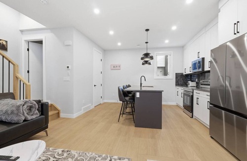 Mount Pleasant Villa | King Bed 10 Minutes To Downtown Luxury Townhouse