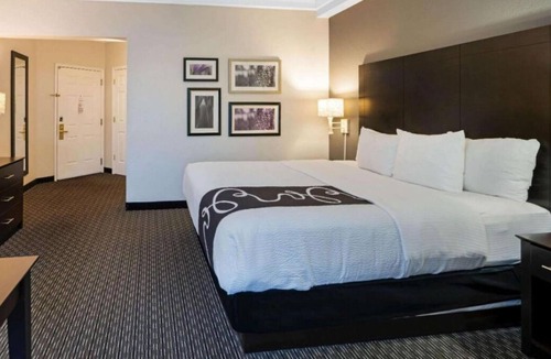 Superstition Springs Hotel | King Bed ADA Rm at La Quinta Inn by Wyndham Mesa Superstition Springs