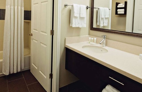 Vance Jackson Hotel | King Suite | Pool | Free Breakfast | Near Medical Center District | 3 Rooms
