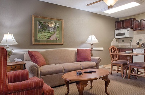 Williamsburg Condo | Kingsgate- HUGE SALE NOW! 3bdrm