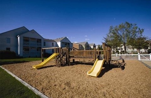 Williamsburg Condo | Kingsgate- HUGE SALE NOW! 3bdrm