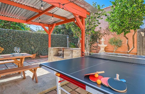 Somerset Apartment | LA Karaoke Fire Pit Ping-Pong Cowboy Pool