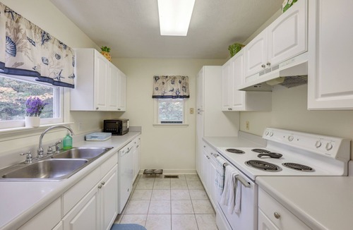 Nuttsville Cottage | Lake Access, Tranquil Acreage: Farnham Cottage