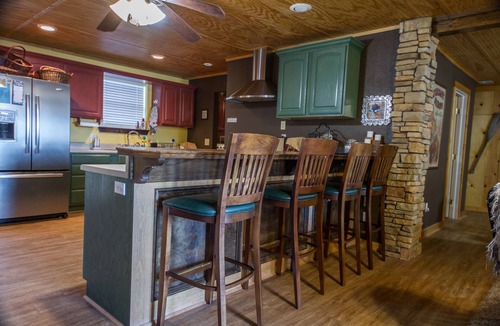 Shawnee House | LAKE FRONT Property; Secluded & Private; Sleeps 18; Located 30 miles from OKC