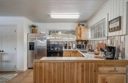 Mid America House | Lake Hamilton’s Cozy Cabin