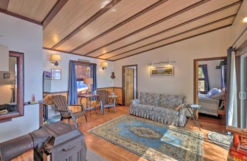 Hartford House | Lakefront Hartford Cabin w/Canoe & Boat Ramp