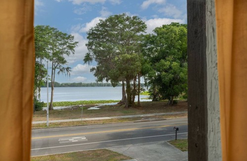 Rosemont House | Lakefront Mansion with Pool and Pilates