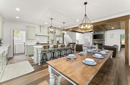 Jacksboro House | Lakeside Retreat Sleeps 22 Dock Grill Game Room
