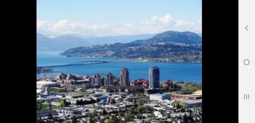 North End House | LakeView House with 4 rooms Kelowna near downtown & Knox Moutain