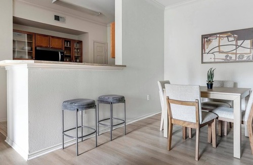 Falconhead Apartment | Landing | Beautiful 2BD in Bee Cave