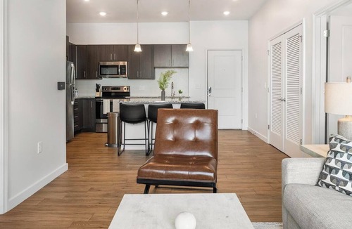 Tarpon Springs Apartment | Landing | Modern 2BD, Clubhouse