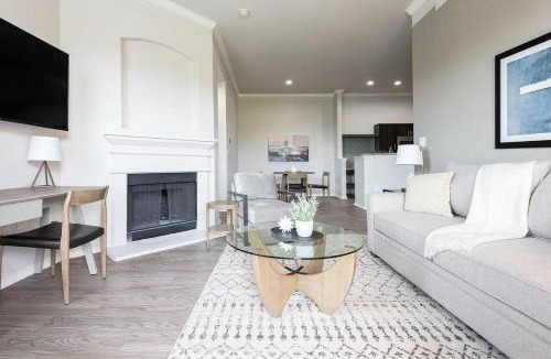 Falconhead Apartment | Landing Modern Apartment with Amazing Amenities (ID5003X26)