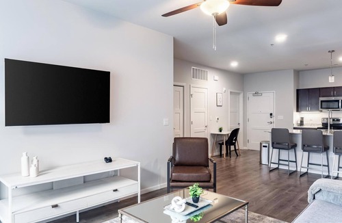 Greenwich Apartment | Landing | Stunning 2BD, Courtyard, Game Room