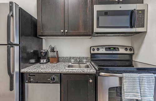 Pearl District Apartment | Landing | Stunning Studio, Gym, Courtyard