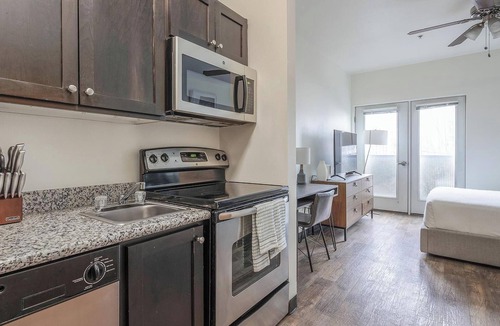 Pearl District Apartment | Landing | Stunning Studio, Gym, Courtyard