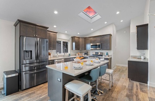 Fort Valley House | Large Groups, Volleyball Court, Large Space