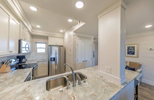 Sandestin Condo | Large Heated Pool + Hot Tub! Private Beach Access!