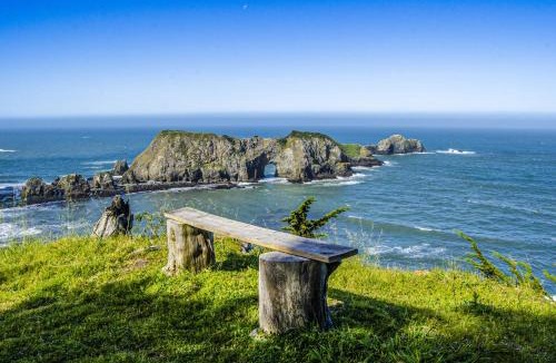 Elk House | Large Oceanfront Bluff Home - Hot Tub Kids Room
