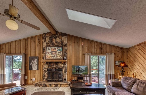 Ruidoso Cabin | Lazy Moose Lodge | Cozy Lodge Escape w/Fireplace & Pet-Friendly Comfort