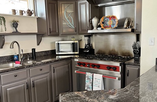 West Old Town House | Located within in Old Town Albuquerque Walking Distance to shops and museums
