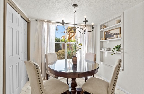 Northeast Heights House | Location! Location! Amazing *Hidden Gem* -NE Heights! Family and pet friendly 🐶