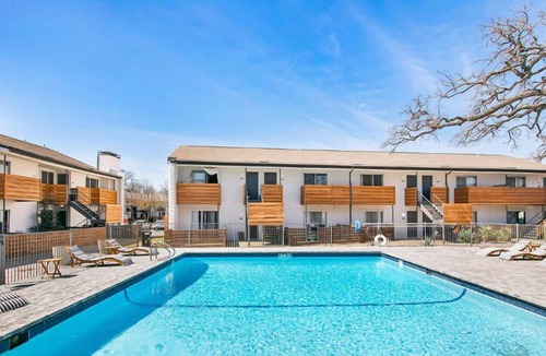 South Lamar Apartment | Long Term 1BR Suite | Pool, Parking + Gym N