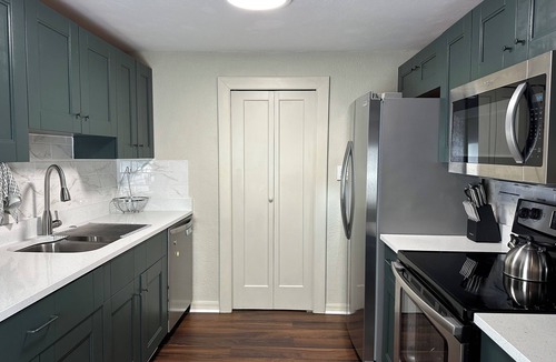 Riverview House | Lotus House - Cozy Getaway near Alafia River