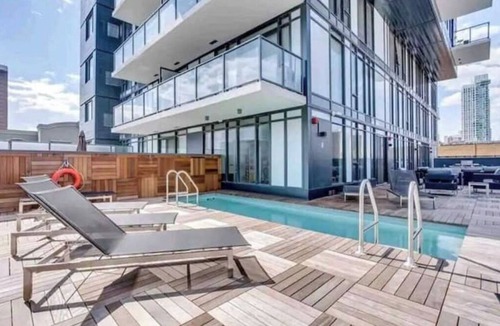 Connaught Condo | lovely 2 bed with 2 bath condo in downtown