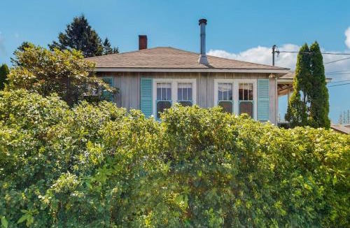 Spruce Head House | Lovely home with harbor views, gas grill, streaming, W/D, & gourmet range