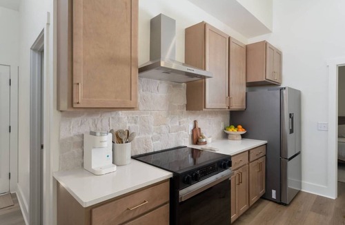 Wilmington House | Luxe 2BR Bungalow w/Pool, Fire Pit + Yoga Deck, Tent - Near Beaches + 10 min to DT