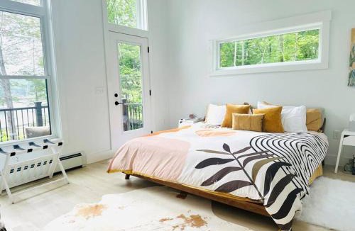 Dryden House | Luxe Modern Lakefront Oasis - Hot Tub, Sunset Views, Pet & Family Friendly! Close to UMF!