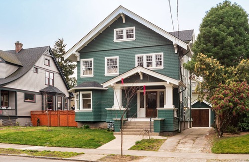 Irvington House | Luxurious Home For Up to 10 Guest (7 Pillow Top Queen Beds)