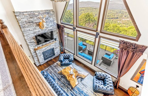 Campton House | Luxurious Spacious 6-bedroom House. Best Views, Hot tub. Waterville Estates!