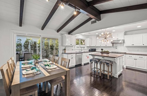 Rancho Palos Verdes House | Luxurious 6BR Retreat in Palos Verdes - Main House and a Premier Back House
