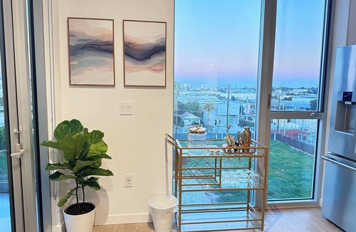 Downtown Apartment | Luxury 2BD 2BA with Roof Top Pool, Hot Tub & Gym