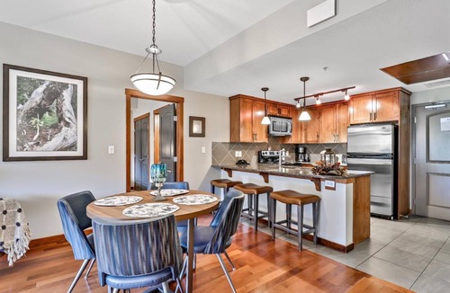 Canmore Condo | Luxury 2BR KING/2BTH condo - Outdoor heated pool and hot tub - mountain views