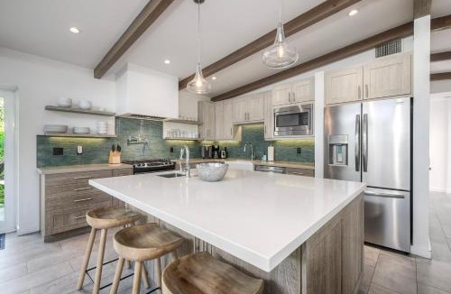 Cardiff-by-the-Sea House | Luxury 3-Bed Beach Cottage with Hot Tub, Fire Pit, BBQ - Walk To Beach