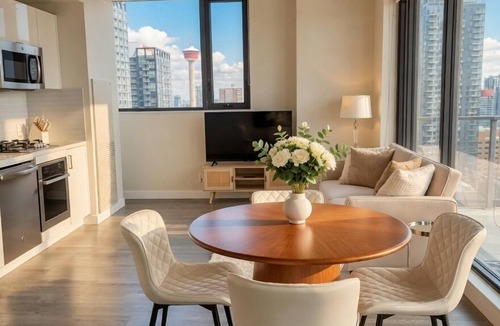 Connaught Condo | Luxury Condo | 2 Bed | Pool | Gym | Views | Parking | Steps to DT Dining