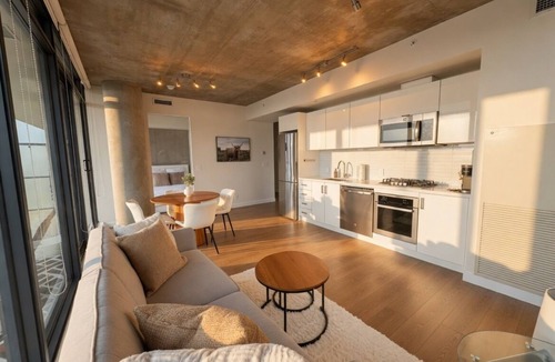 Connaught Condo | Luxury Condo | 2 Bed | Pool | Gym | Views | Parking | Steps to DT Dining