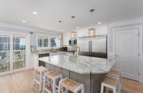 Topsail Beach House | Luxury Costal Estate Home, Free Early Check in Sun-Sun, Kayak, Hot Tub, Elevator